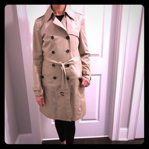 Like NEW Banana Republic Trench Coat Medium